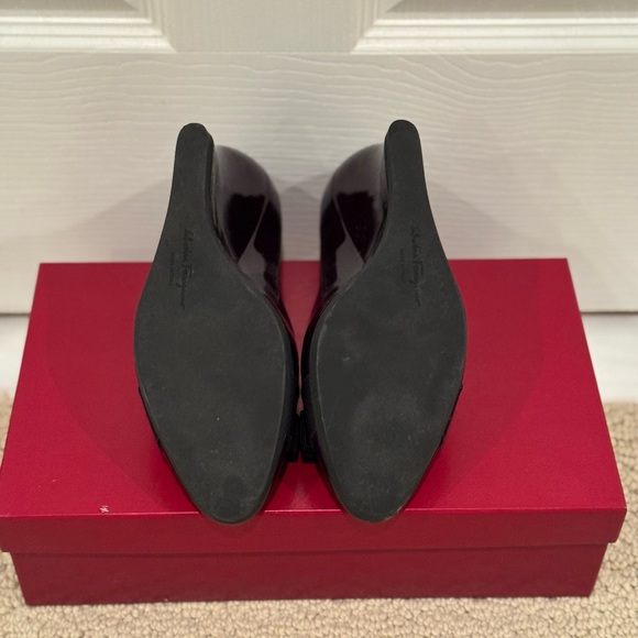 Salvatore Ferragamo Black Patent Heels with Bow - Picture 4 of 5